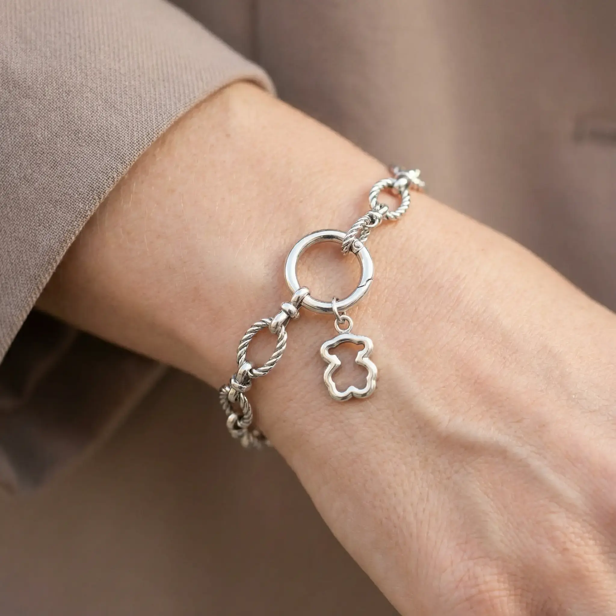 Pulsera Hold colgante oso Inspiración Tous-01.webp