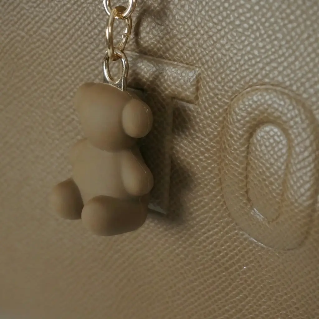 Mini Bolso Bandolera Horizontal (Inspiración Tous) Marrón 04 copia.webp