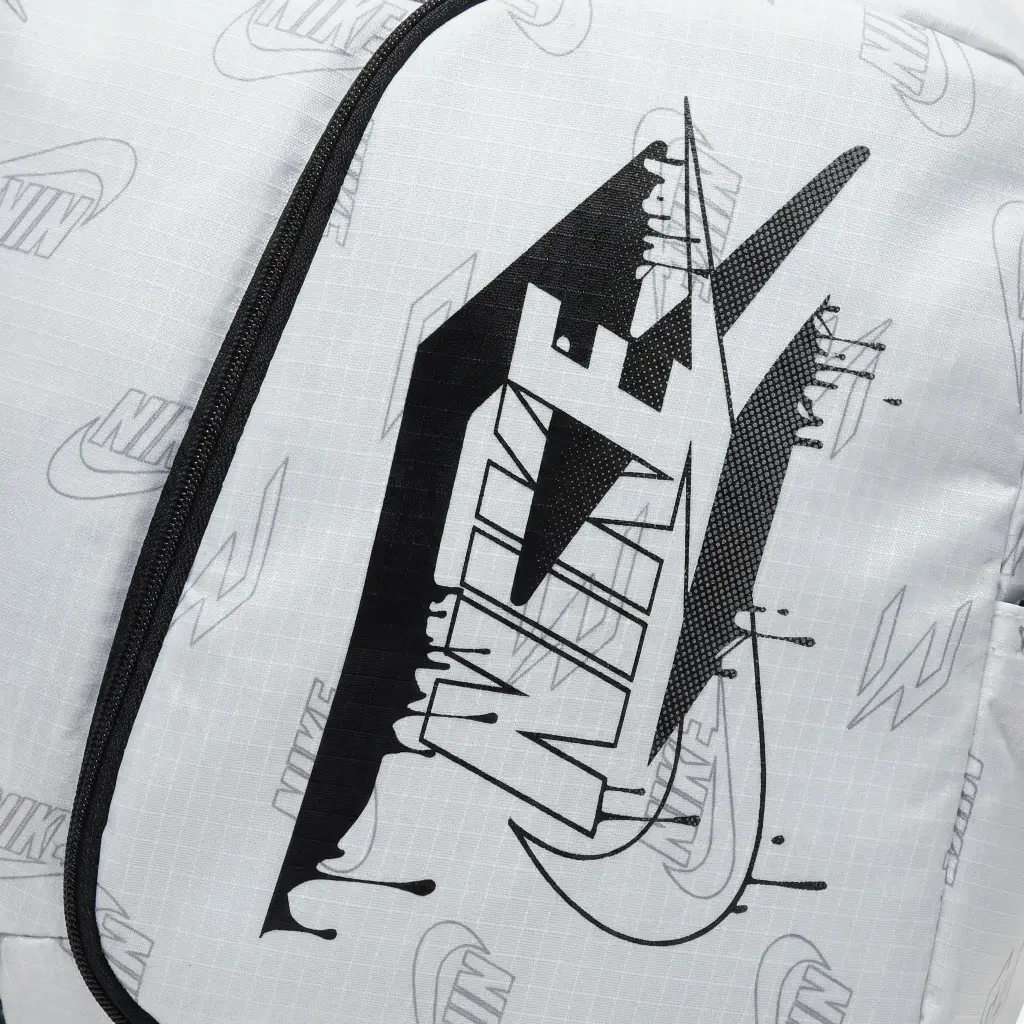 Mochila Escolar Estampado Blanco y Negro Nike 04 copia.webp