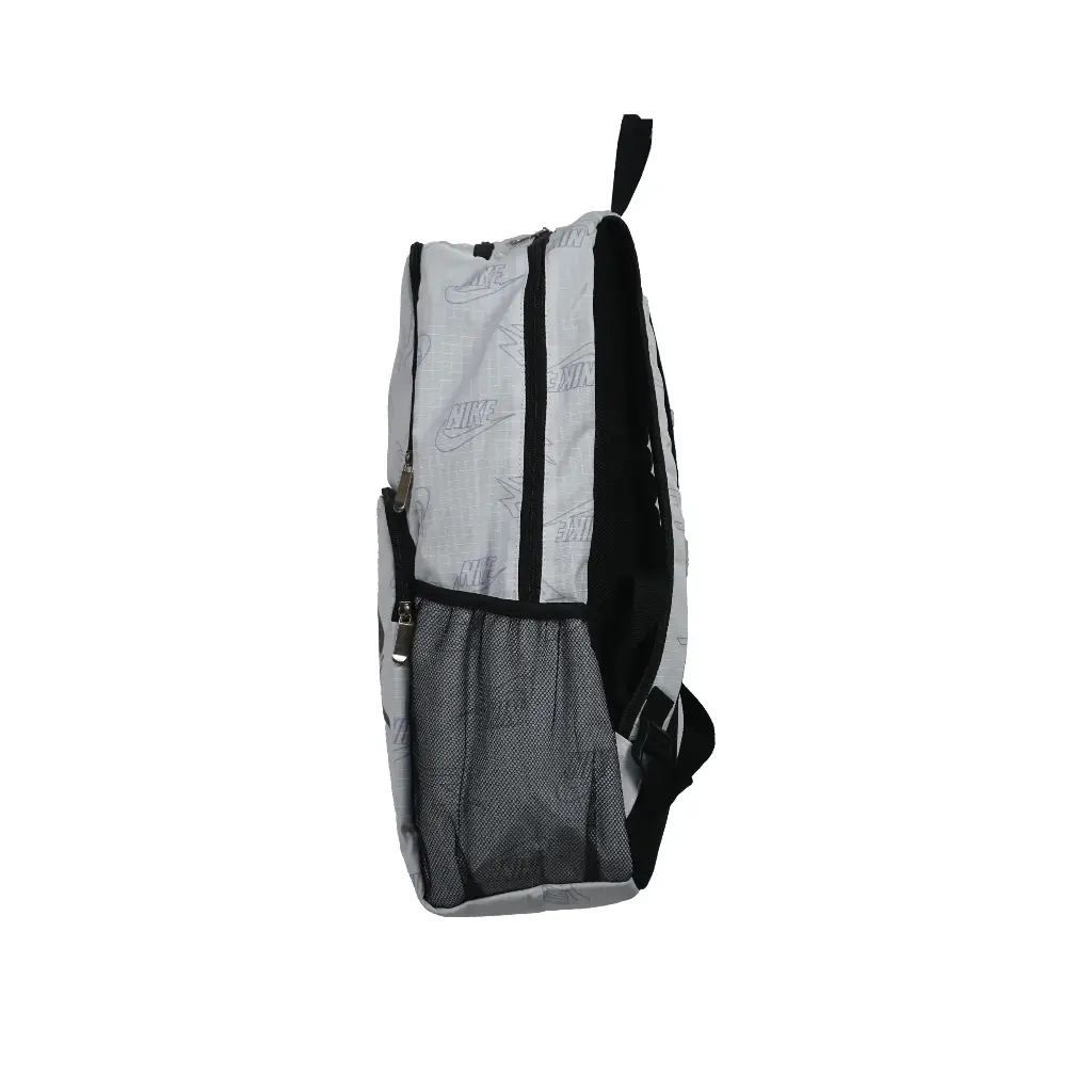 Mochila Escolar Estampado Blanco y Negro Nike 03 copia.webp