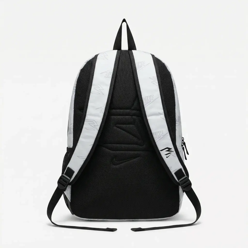 Mochila Escolar Estampado Blanco y Negro Nike 05 copia.webp