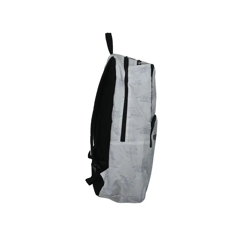 Mochila Escolar Estampado Blanco y Negro Nike 02 copia.webp