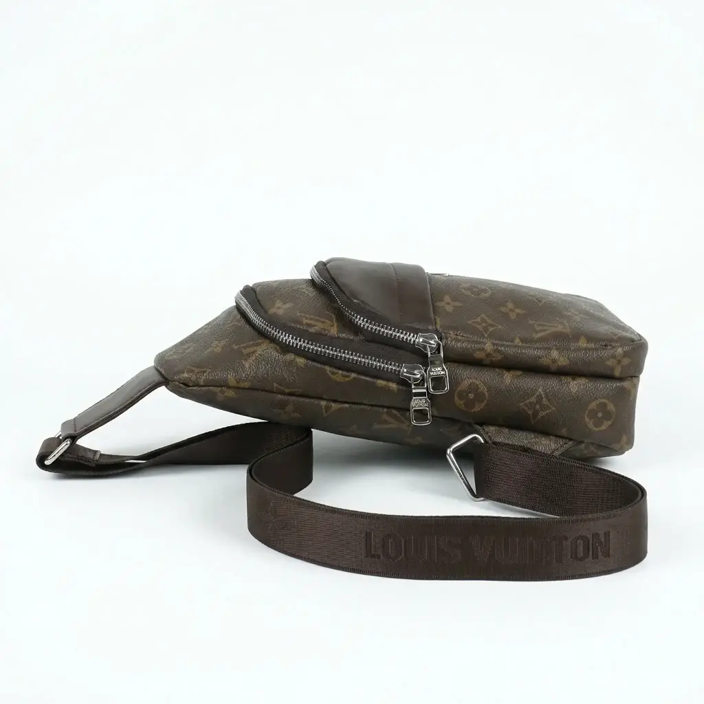 Mochila Bandolera Avenue Monogram (Inspiración Louis) Marrón 05.webp