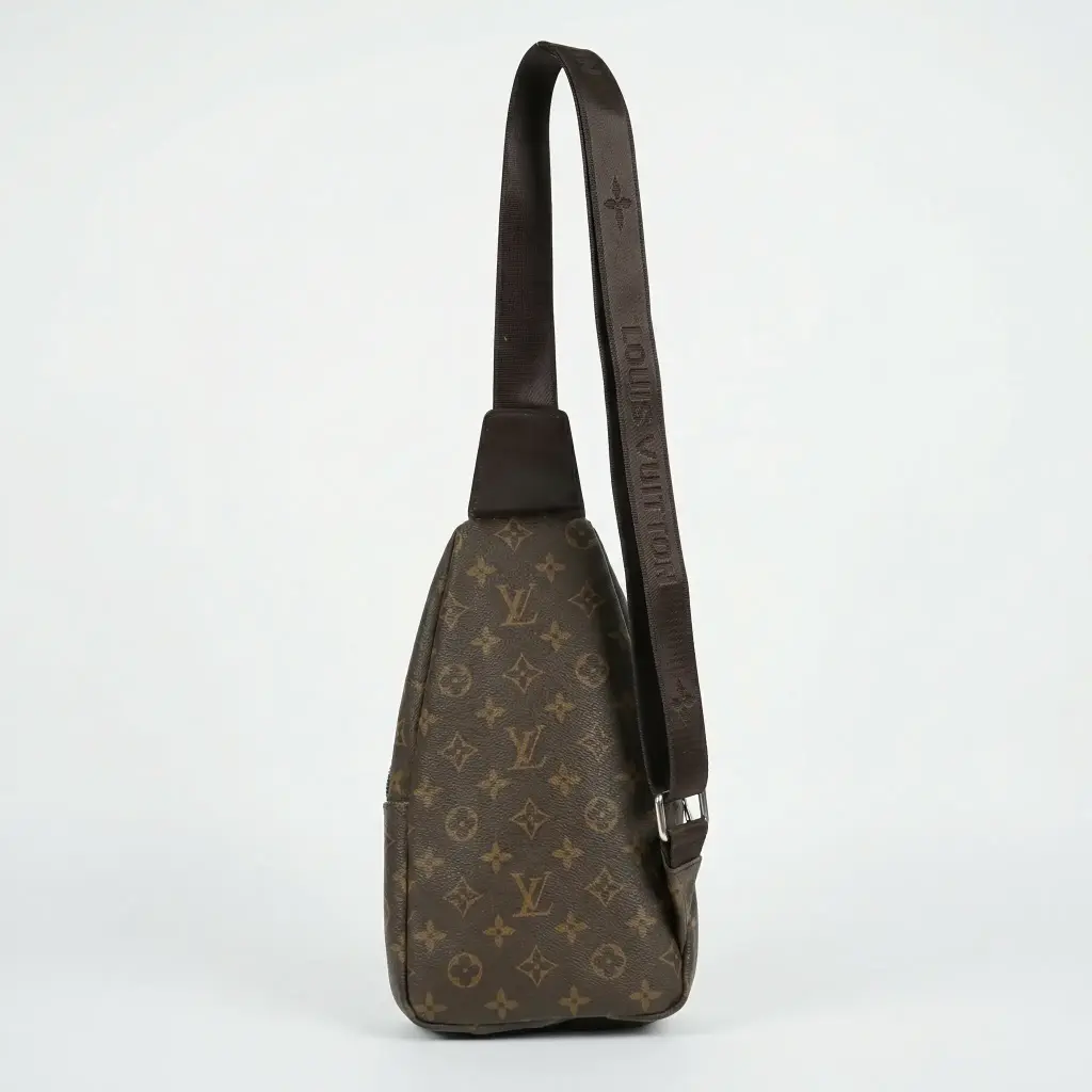 Mochila Bandolera Avenue Monogram (Inspiración Louis) Marrón 01.webp