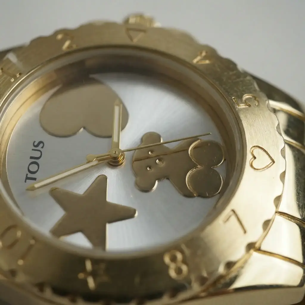 Reloj analógico Motif dorado (Inspiración Tous) 05.webp