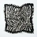 pañuelo cuadrado con estampado de cebra 01.webp