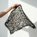 pañuelo cuadrado con estampado de cebra 04.webp