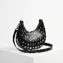 Bolso media luna con tachuelas Camila Karina 04.webp
