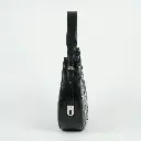 Bolso media luna con tachuelas Camila Karina 01.webp