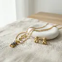 Conjunto joyería Bear (inspiración tous) dorado y negro 04.webp