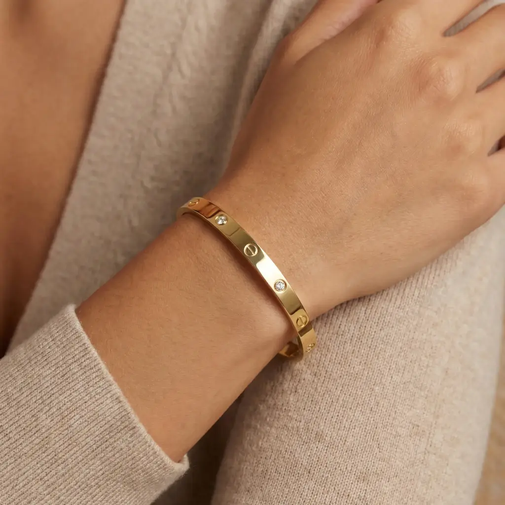 Pulsera estilo cartier motivo de tornillos dorado 04.webp