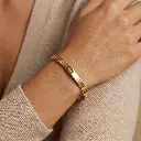 Pulsera estilo cartier motivo de tornillos dorado 04.webp