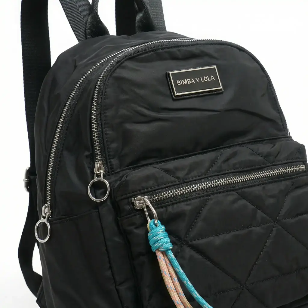 Mochila Negra Pequeña Acolchada (Inspiración Bimba y Lola) 03.webp