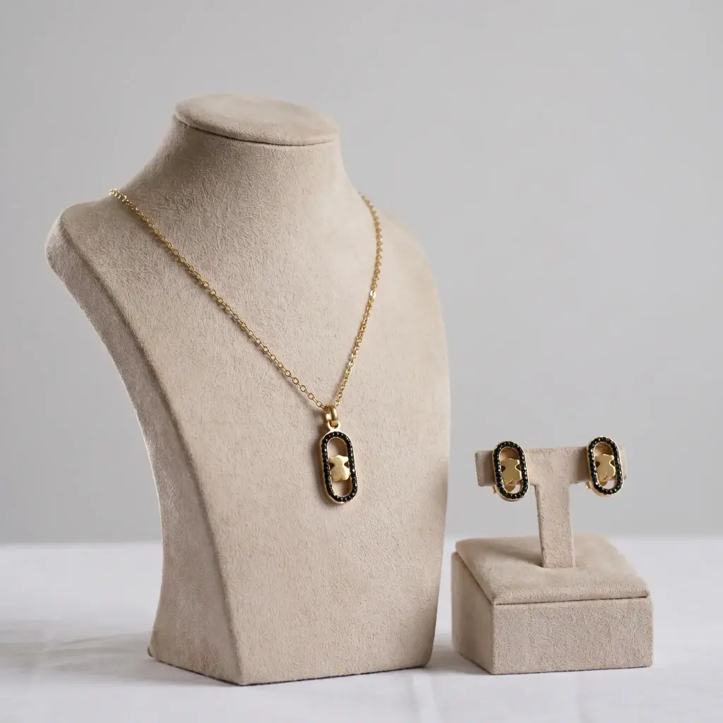 Conjunto colgante y pendientes espinelas negras Camille (Inspiración Tous) 02.webp