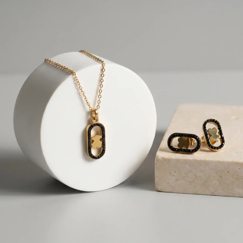 Conjunto colgante y pendientes espinelas negras Camille (Inspiración Tous) 03.webp
