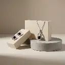 Conjunto colgante y pendientes espinelas negras Camille Plata (Inspiración Tous) 01.webp
