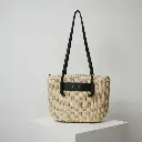 Bolso capazo mediano Scoubidou Rafia (Inspiración Tous) Negro 03.webp