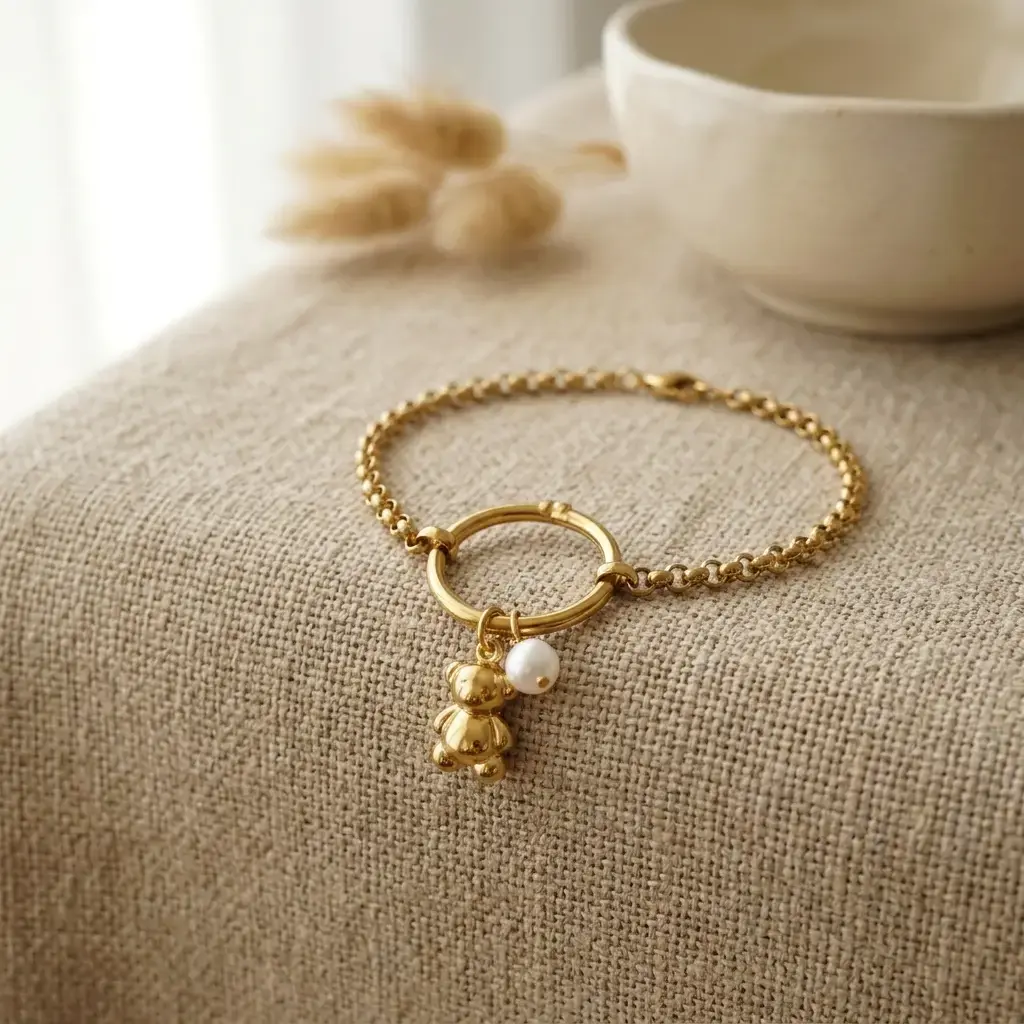 Pulsera con colgante de oso y perla (Inspiración Tous) Dorado 01.webp