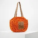 Bolso redondo de rafia con anagrama (Inspiración Loewe) 05.webp
