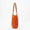 Bolso redondo de rafia con anagrama (Inspiración Loewe) 02.webp