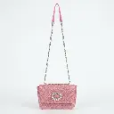 Bolso de hombro broche central circular Rosa 01.webp