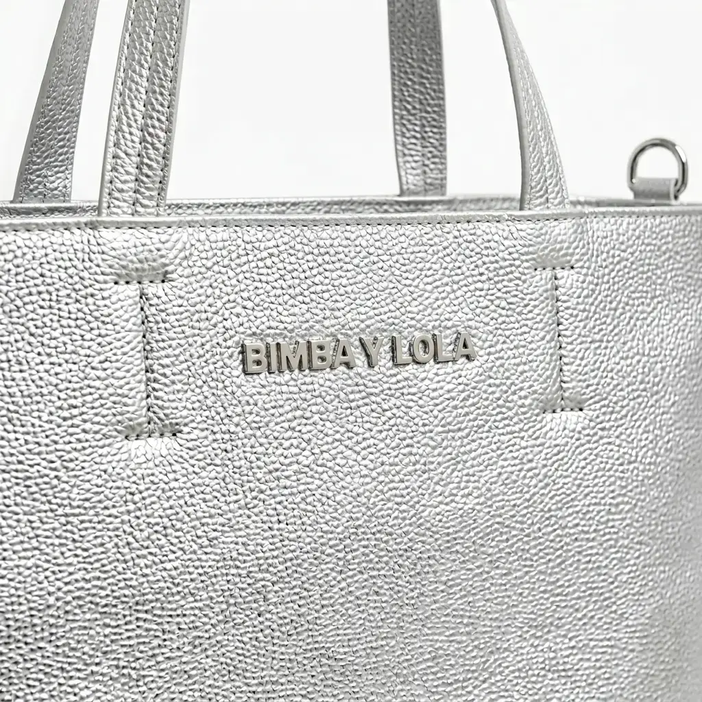 Bolso Tote asas dobles y logo métalico (Inspiración Bimba y Lola) Plata 01.webp