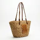 Bolso tipo capazo rafia trenzada Anagram (Inspiración Loewe) 01.webp