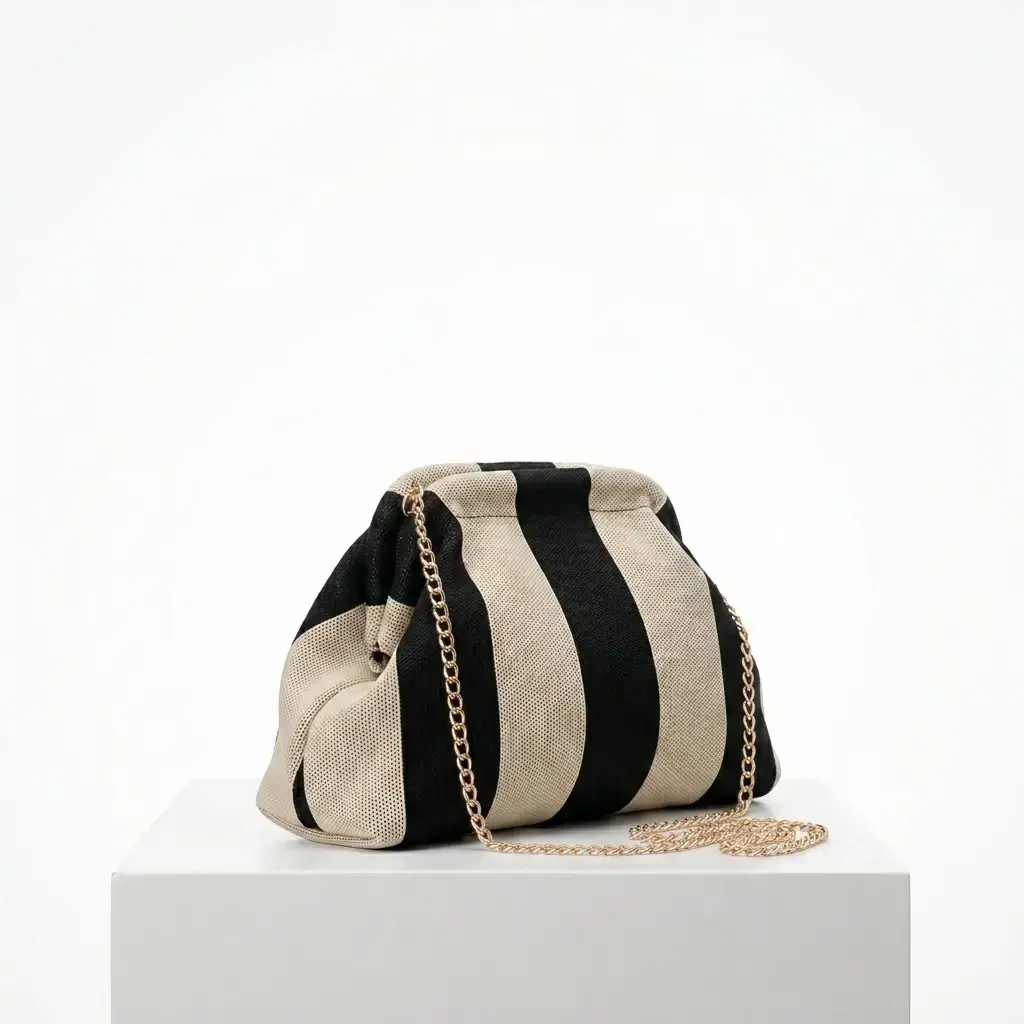 Bolso Clutch elegante con cadena negro 01.webp