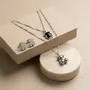 Conjunto colgante y pendientes Galaxy negro 01 (Inspiración Tous) 02.webp