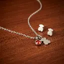 Conjunto colgante y pendientes gema roja y oso (Inspiración Tous) 04.webp