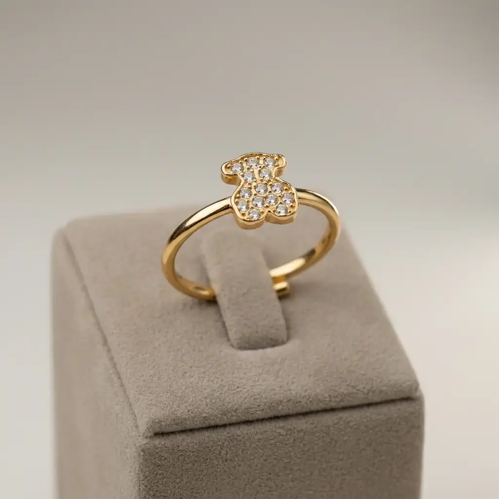 Anillo Gen amarillo con motivos de oso y brillantes (Inspiración Tous) 02.webp