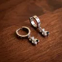 Pendientes Bold Bear con detalles colgantes forma oso negro (Inspiración Tous) 01.webp