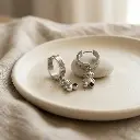 Pendientes Bold Bear con detalles colgantes forma oso negro (Inspiración Tous) 03.webp