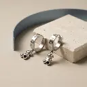 Pendientes Bold Bear con detalles colgantes forma oso negro (Inspiración Tous) 04.webp
