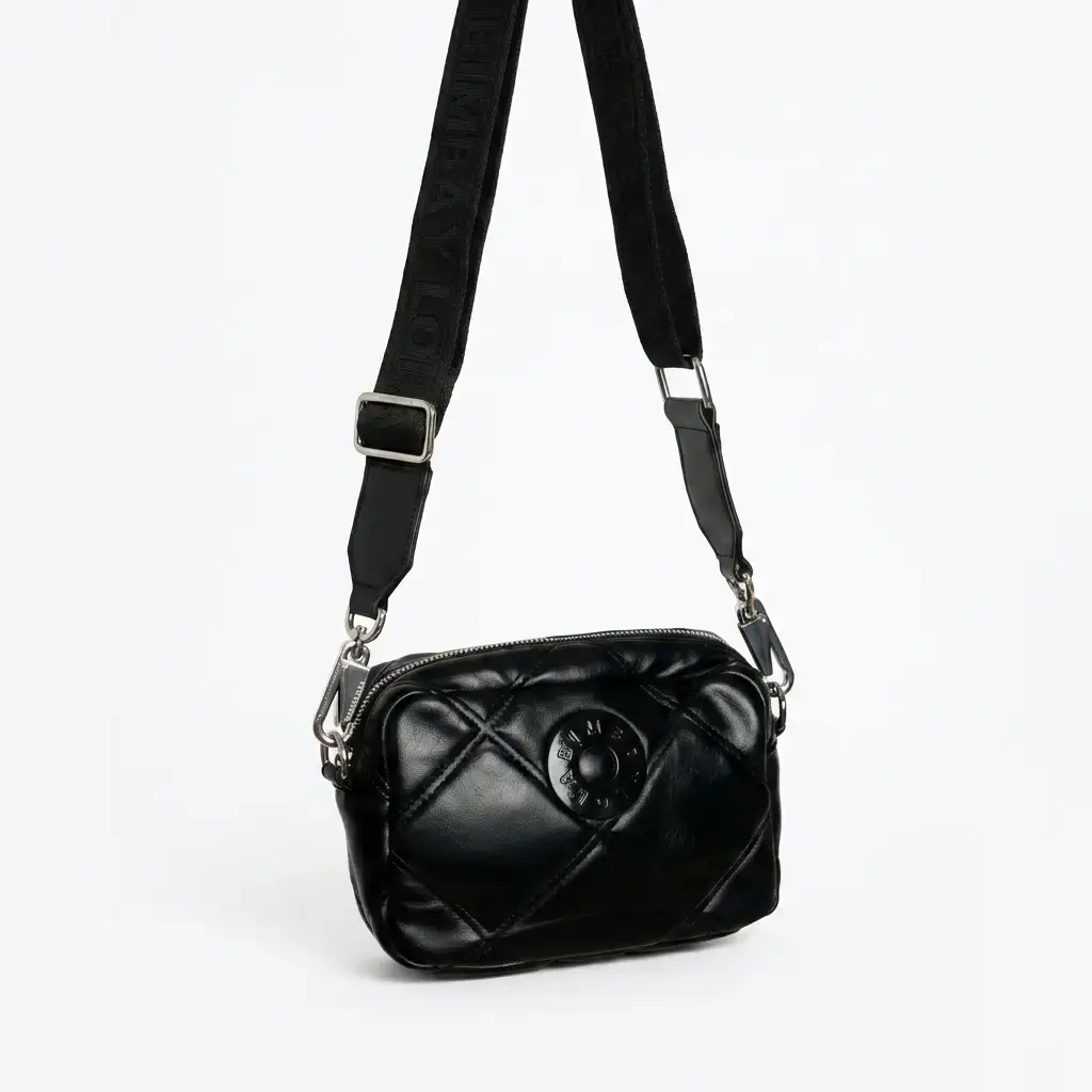 Bolso bandolera diseño acolchado logo metálico frontal (Inspiración Bimba y Lola) 03.webp