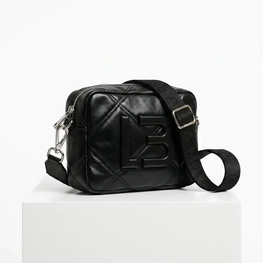 Bolso bandolera diseño acolchado logotipo relieve (Inspiración Bimba) 02.webp