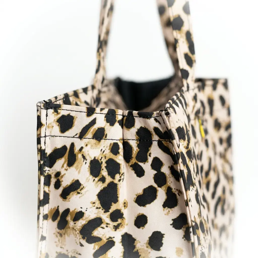 Bolso estampado de leopardo logo amarillo (Inspiración Bimba y Lola) 02.webp