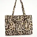 Bolso estampado de leopardo logo amarillo (Inspiración Bimba y Lola) 03.webp