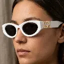 Gafas de sol ovaladas Blancas logotipo metálico (Inspiración Miu Miu) 06.webp