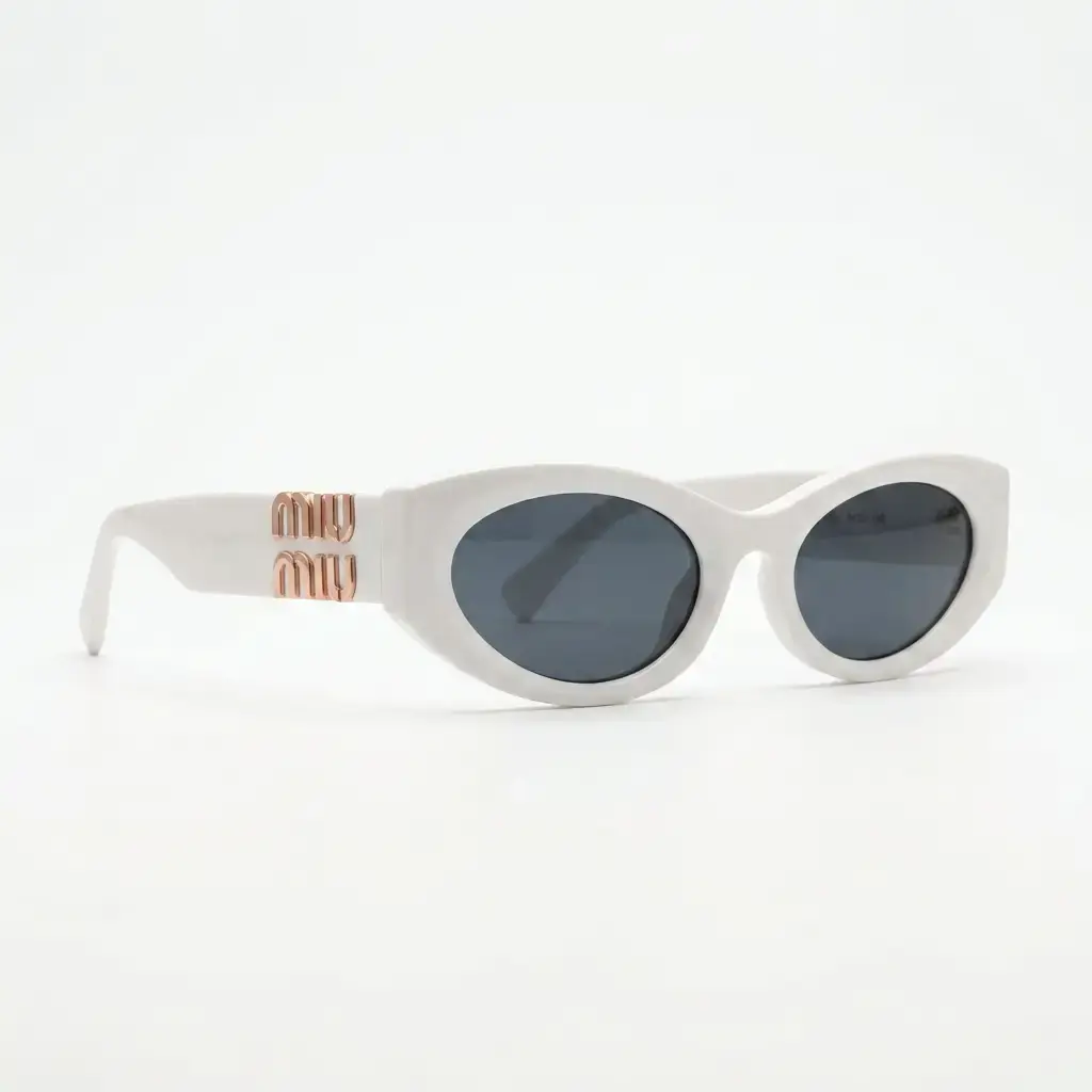 Gafas de sol ovaladas Blancas logotipo metálico (Inspiración Miu Miu) 07.webp