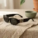 Gafas de sol ovaladas logotipo dorado relieve (Inspiración Miu Miu) 02.webp