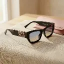 Gafas de sol rectangular logotipo dorado (Inspiración Miu Miu) 06.webp