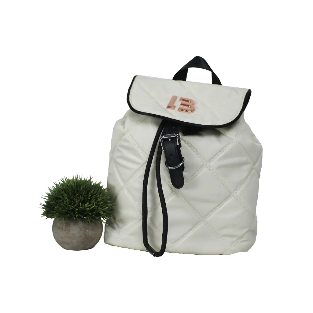 Bolso mochila acolchada (Inspiracion Bimba y Lola) Color Blanco 04.webp