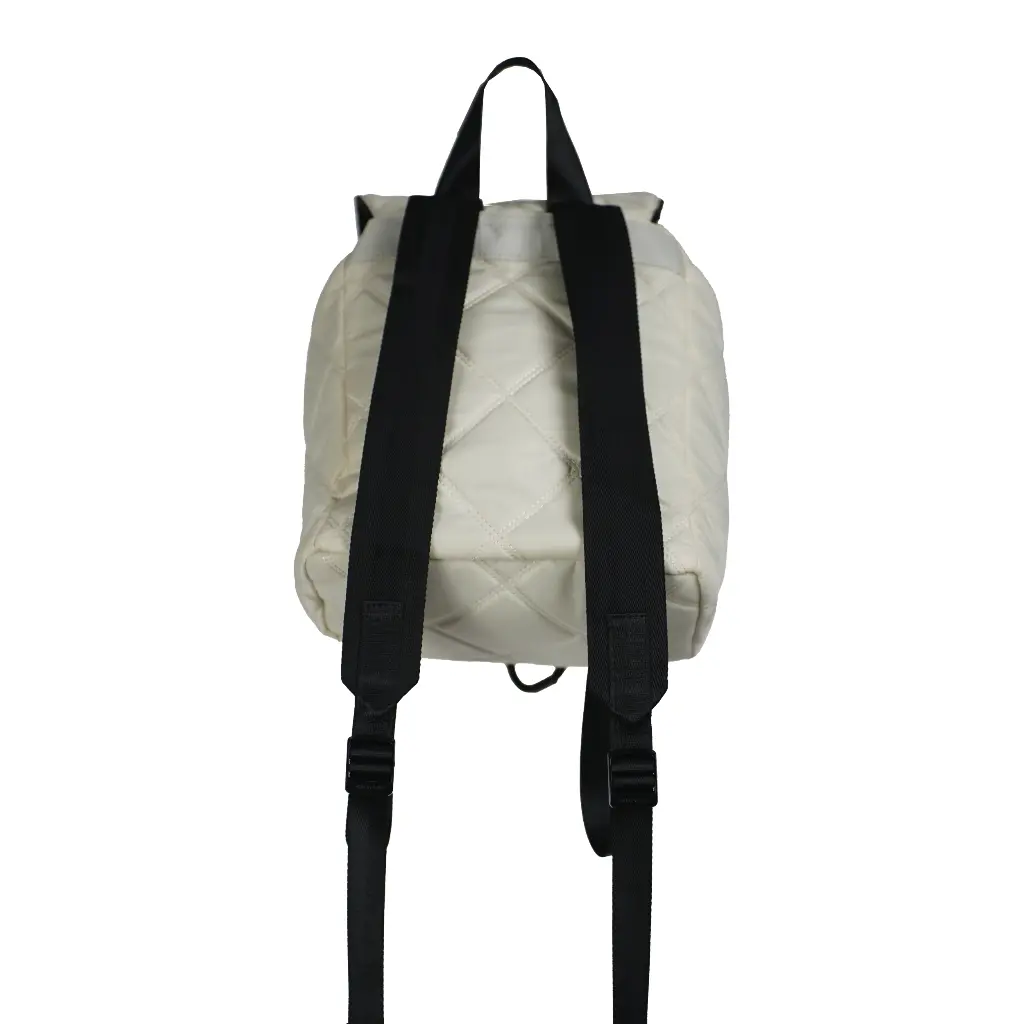 Bolso mochila acolchada (Inspiracion Bimba y Lola) Color Blanco 02.webp