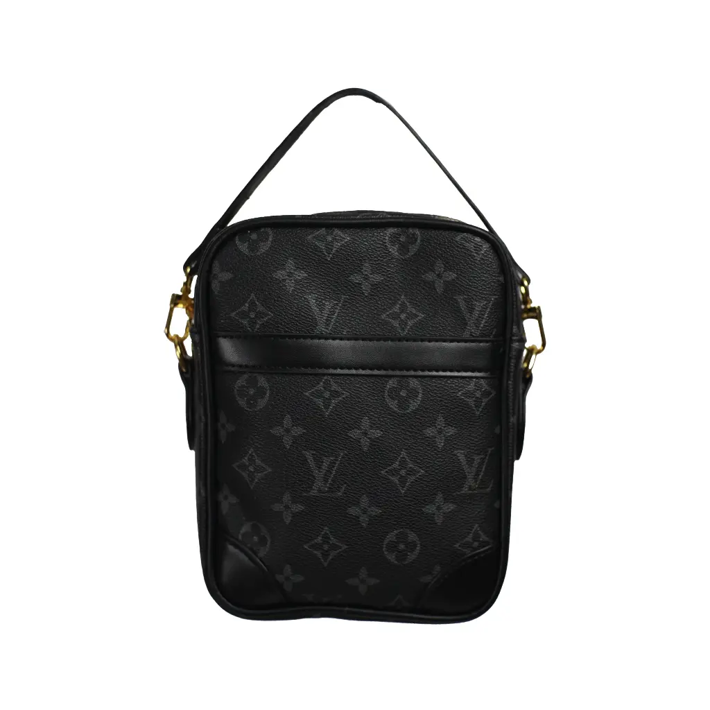 Bolso Hombre Logo (Inspiración Louis Vuitton) Color Negro 01.webp