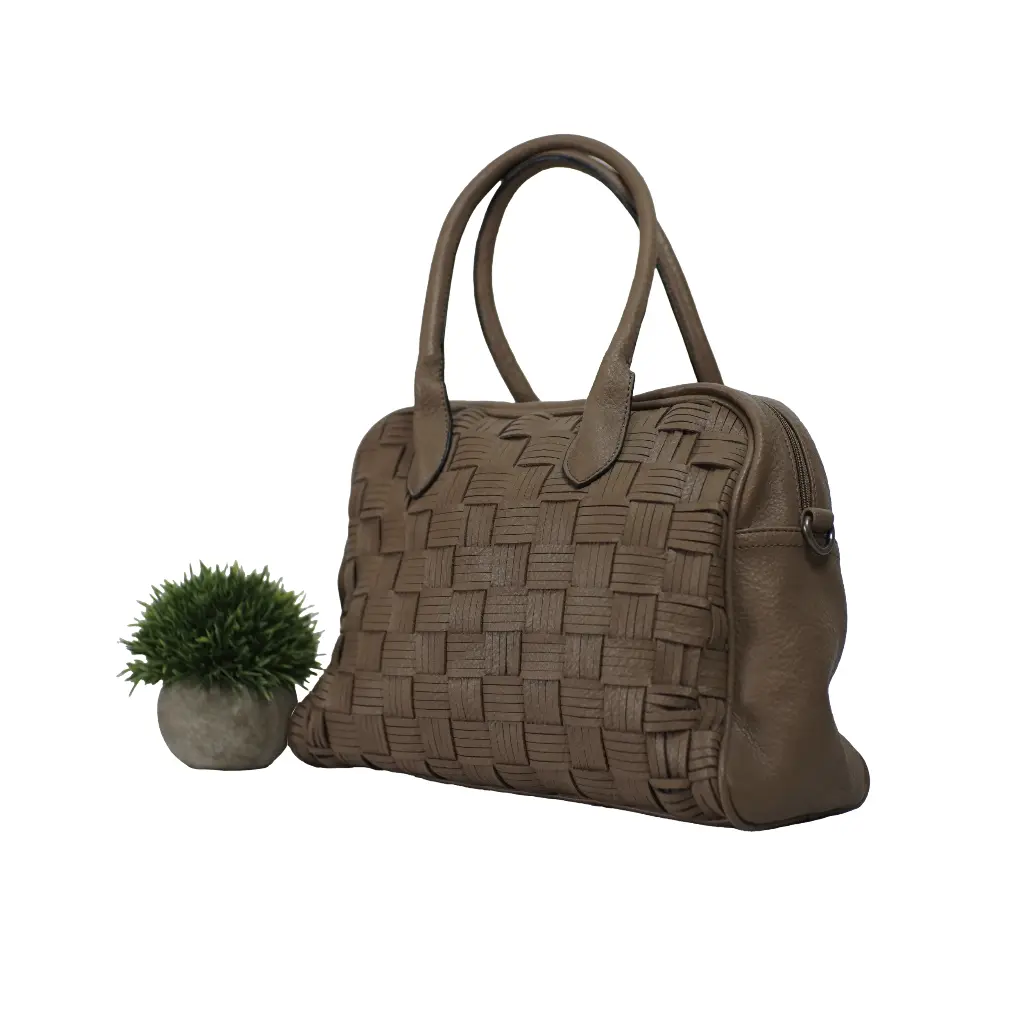 Bolso Tote Trenzado color marrón 05.webp