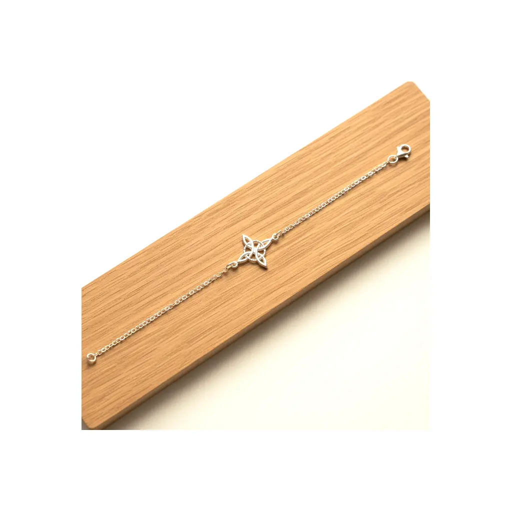 Pulsera Nudo de Bruja de Plata 01.webp