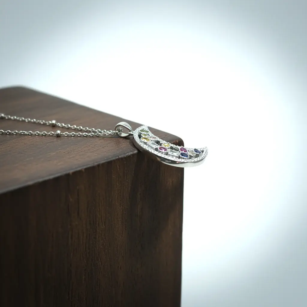 Collar Media Luna Con Piedras de Plata 03.webp