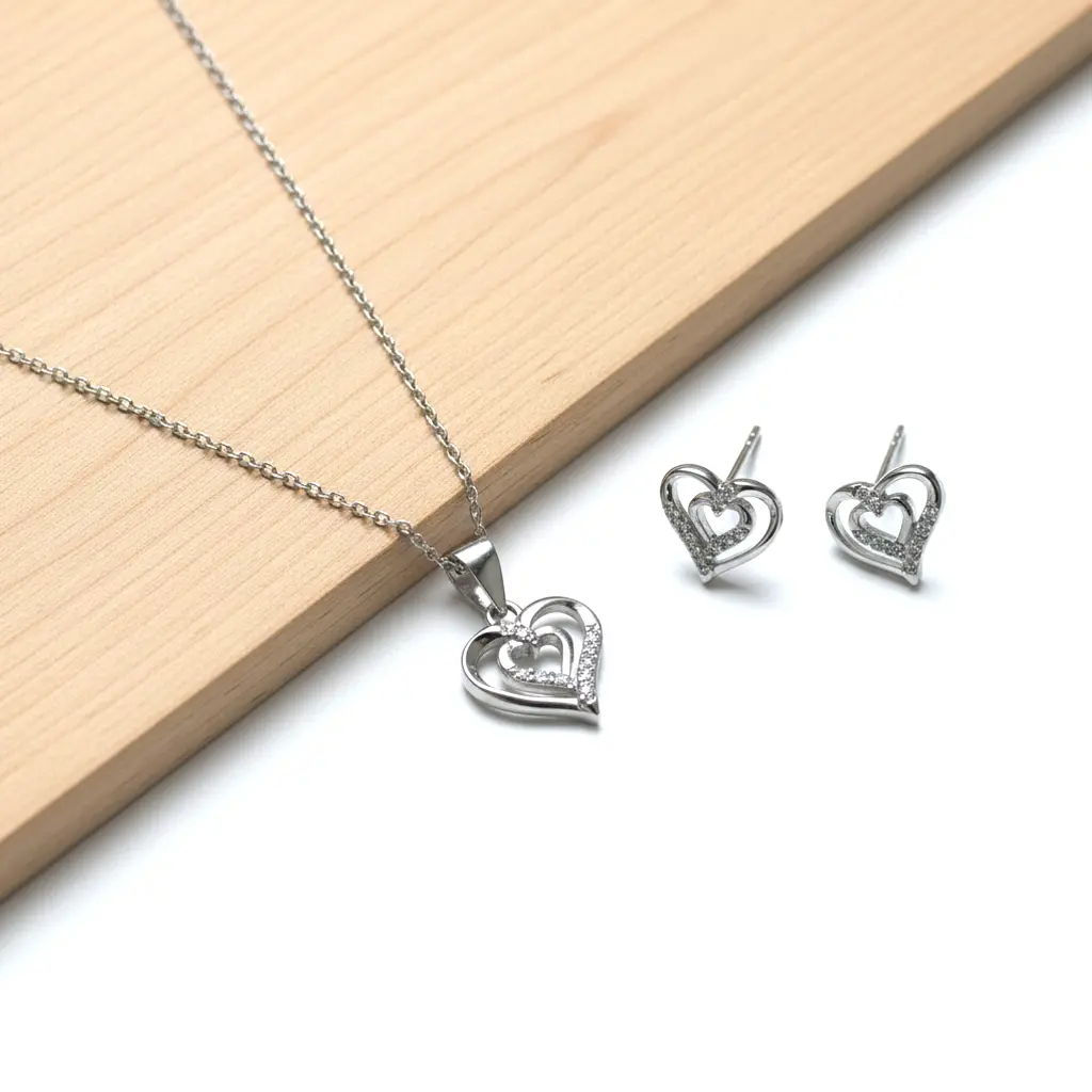 Conjunto De Collar y Pendientes Corazón Plata 02.webp