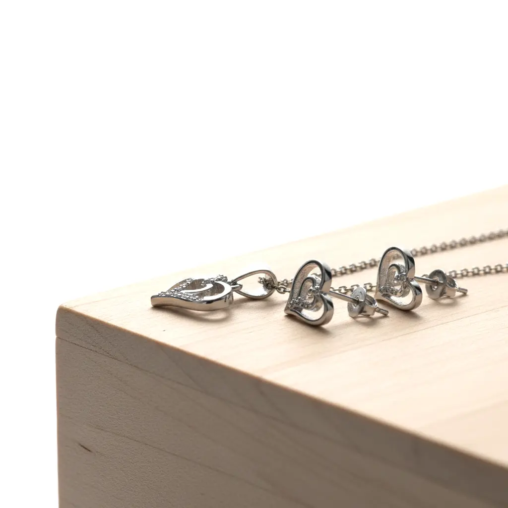 Conjunto De Collar y Pendientes Corazón Plata 03.webp